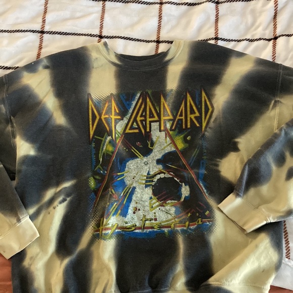 Large extra large urban outfitters Def Leppard sweater/pull over - Picture 2 of 3